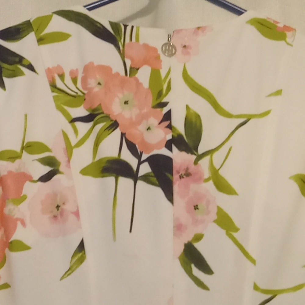 Dress - Picture 3 of 3